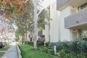 5325 Newcastle Ave #313 Encino, CA