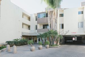 5325 Newcastle Ave #313 Encino, CA
