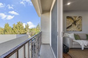 4550 Coldwater Canyon, #303. Studio City, CA 91604